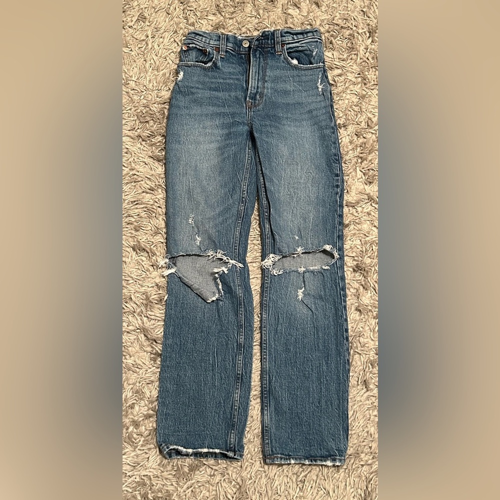 Abercrombie & Fitch Ripped The 90s Straight Ultra High Rise Jeans